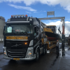 Van trailer/truck in het water hijsen